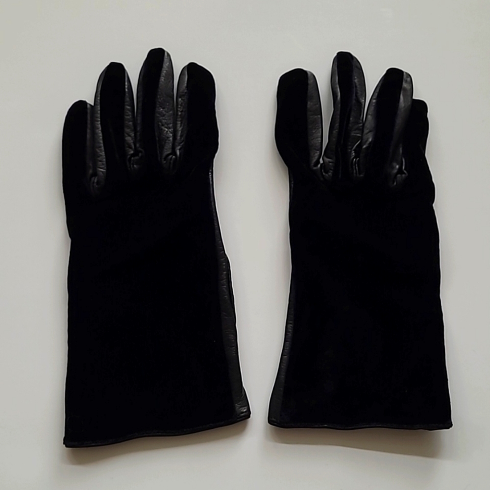 Yves Saint Laurent Women's Gloves - Picture 3 of 5